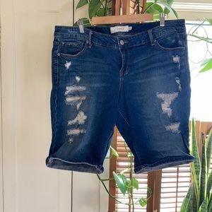 TORRID Distressed Boyfriend Jean Shorts 18
